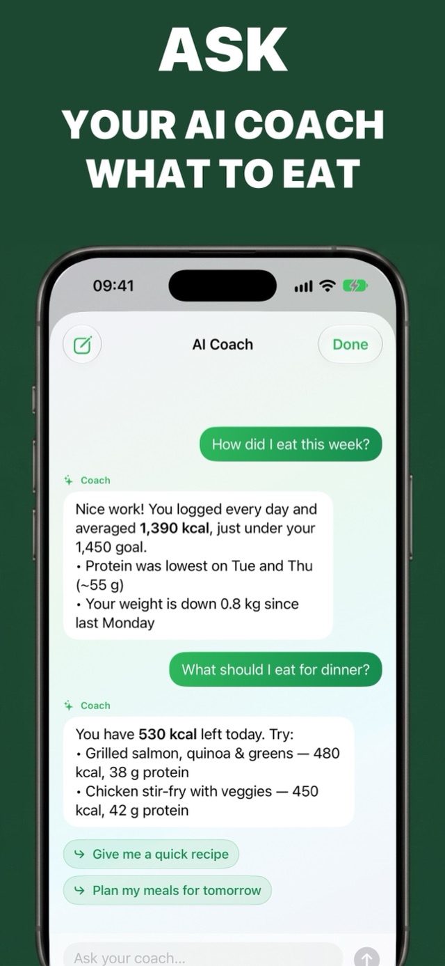 Chat mit dem KI-Coach, der Kalorien und Eiweiß der Woche zusammenfasst und Abendessen für die verbleibenden Kalorien vorschlägt